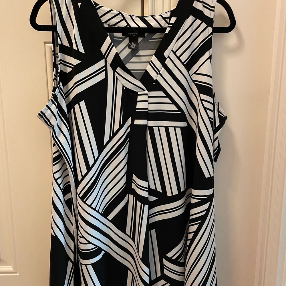 Alfani Black and White sleeveless top